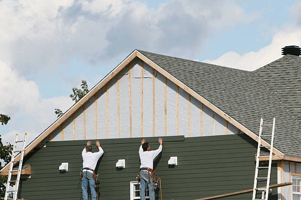 Professional Siding technician working in Hillsboro, OH